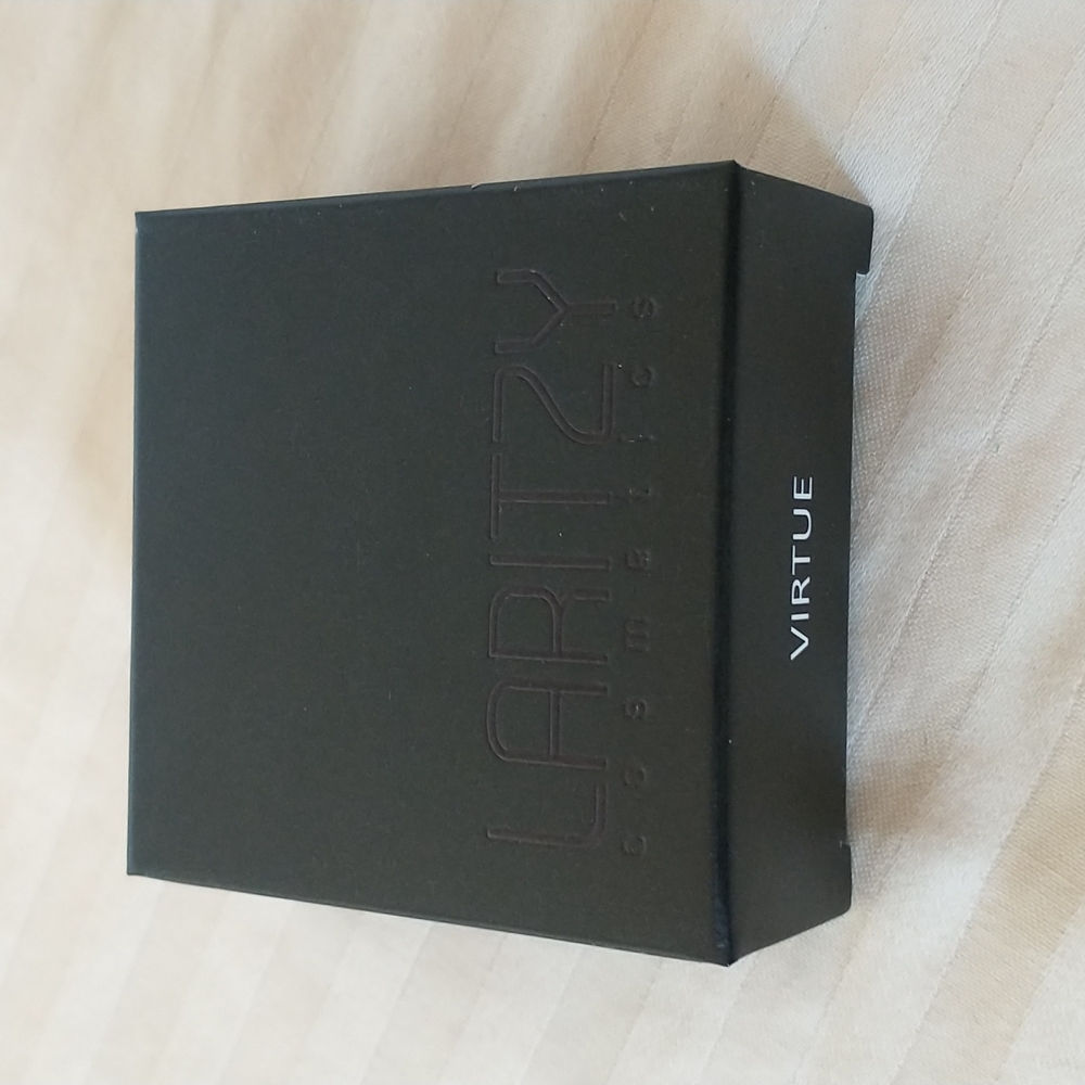 Laritzy cream highlighter